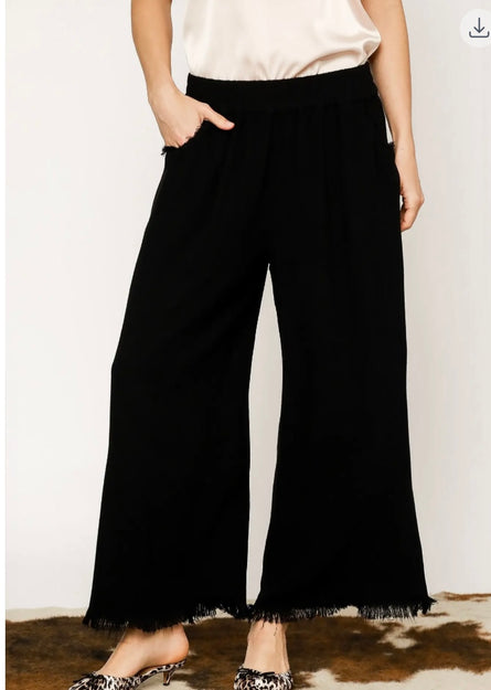 The Everyday Chic frayed hem wide leg pants